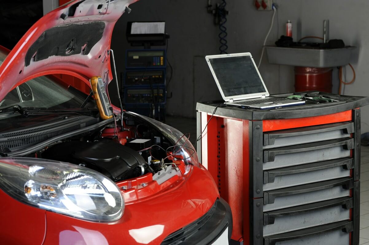 Najczęstsze usterki samochodowe diagnozowane w autoserwisach oraz metody ich naprawy